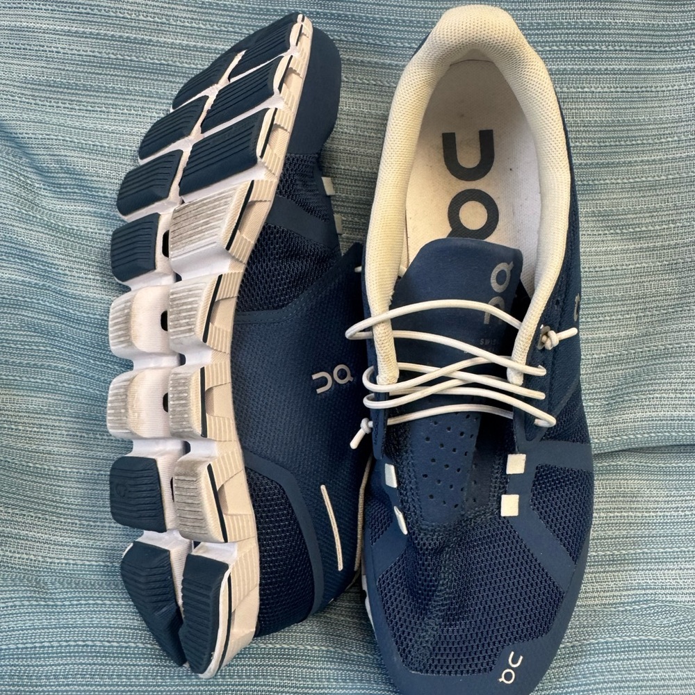 On Cloud Running Shoes size 10